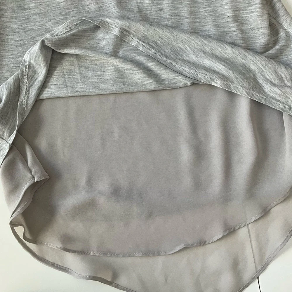 Banana Republic Gray layered sleeveless tank top with scoop neck XXS